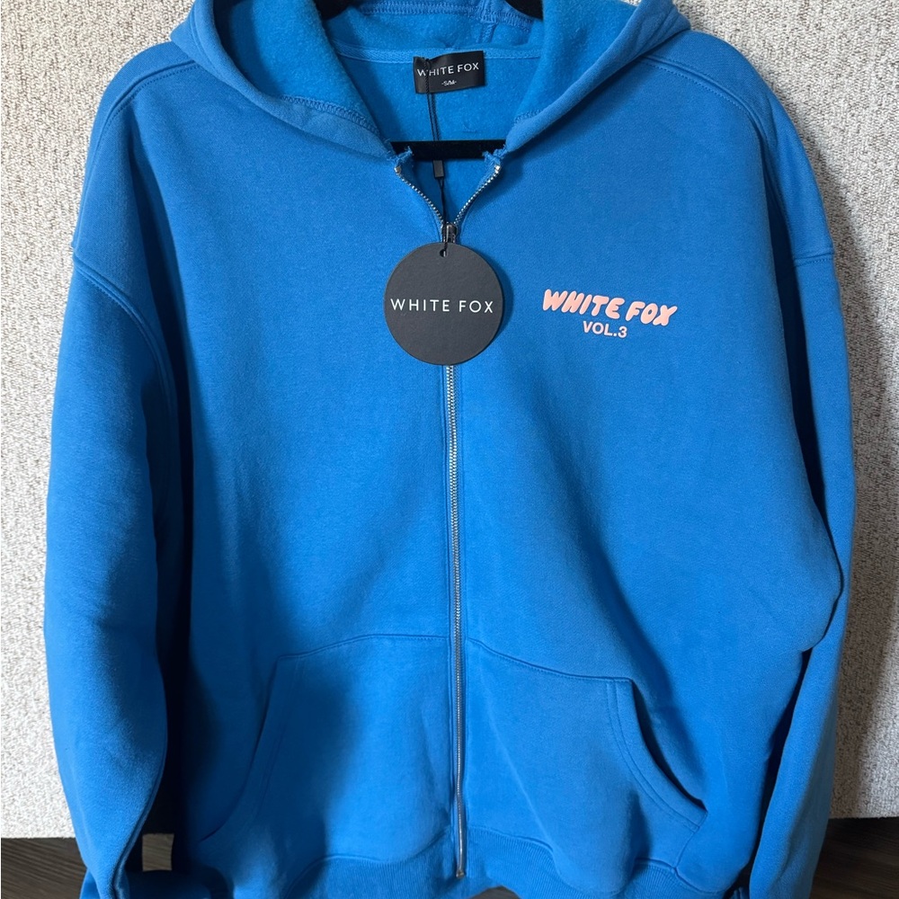 WHITE FOX Offstage Zip Front Hoodie, size S/M. NWT. - Picture 2 of 5